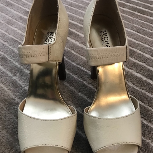 Michael Kors Crinkled Patent Leather Platform - Picture 2 of 6